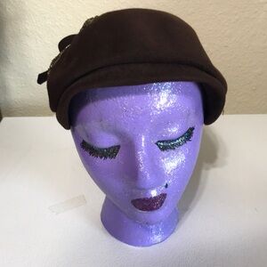 Vintage Elegant Brown Women's Beret Hat With Bow. Good Condition.